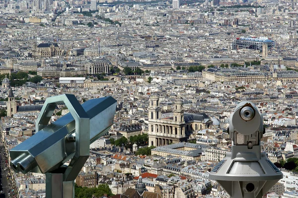 Telescope viewer and city skyline at daytime. Paris, France — Stock Photo, Image