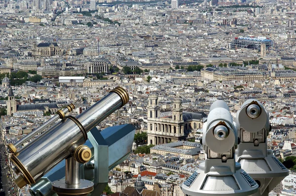 Teleskop viewer och stadens silhuett på dagtid. Paris, Frankrike — Stockfoto