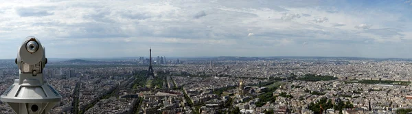 Telescópio espectador e horizonte da cidade durante o dia. Paris, França — Fotografia de Stock