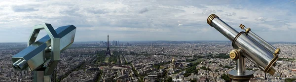 望远镜查看器和城市天际线在白天。巴黎法国 — 图库照片