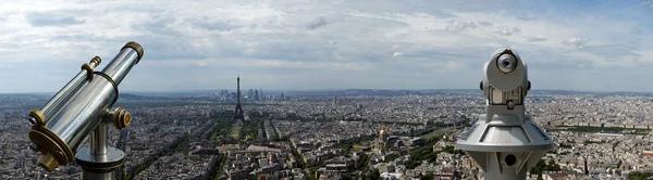 Telescopul și orizontul orașului în timpul zilei. Paris, Franța — Fotografie, imagine de stoc