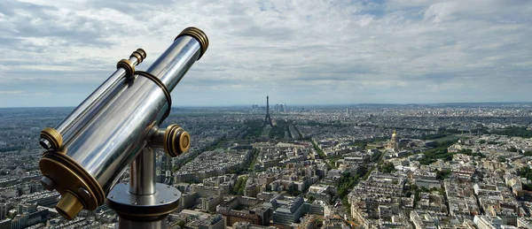 Távcső viewer és a city skyline, a nappali. Paris, Franciaország — Stock Fotó