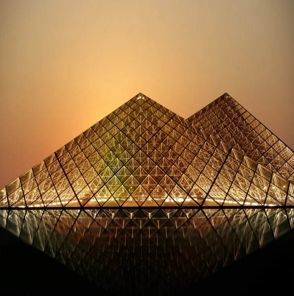 The Louvre Palace and the Pyramid, , France — Stock Photo, Image