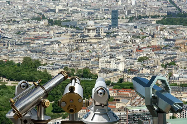 Távcső viewer és a city skyline, a nappali. Paris, Franciaország. — Stock Fotó