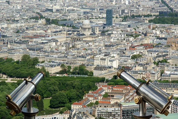 Gündüz, teleskop görüntüleyici ve şehir manzarası. Paris, Fransa. — Stok fotoğraf