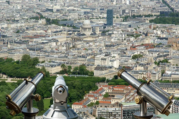 Visor del telescopio y horizonte de la ciudad durante el día. París, Francia . —  Fotos de Stock