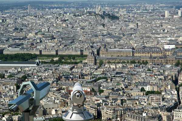 望远镜查看器和城市天际线在白天。巴黎法国. — 图库照片