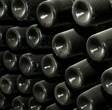 şarap şişeleri perspektif