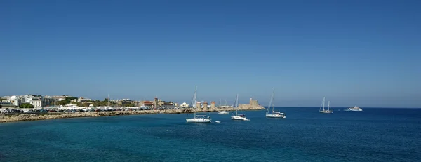 Rhodos Insel Wahrzeichen, Mandraki Hafen, Griechenland. — Stockfoto