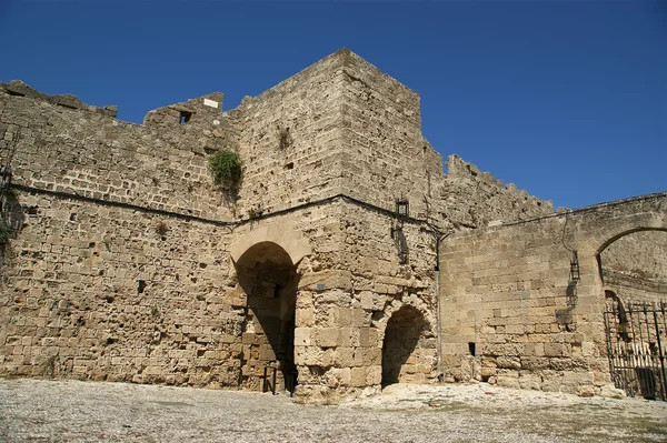 ギリシャのロードス島町の中世の市街壁 — ストック写真