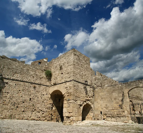 Mittelalterliche Stadtmauern in Rhodos-Stadt, Griechenland — Stockfoto