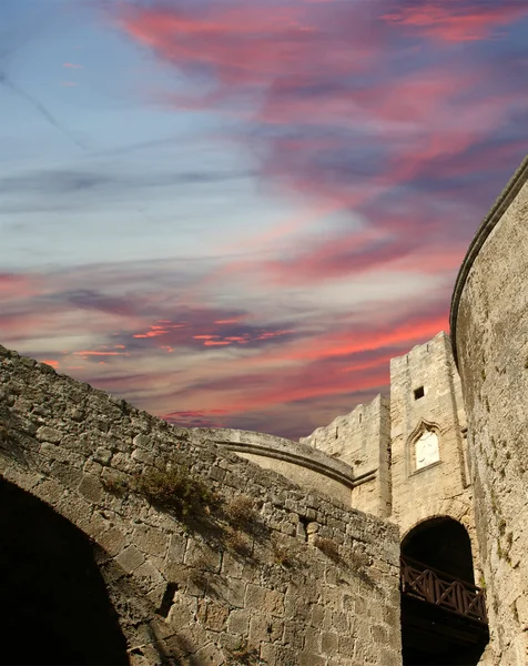 Medieval city walls in Rhodes town, Greece — Stock Photo, Image