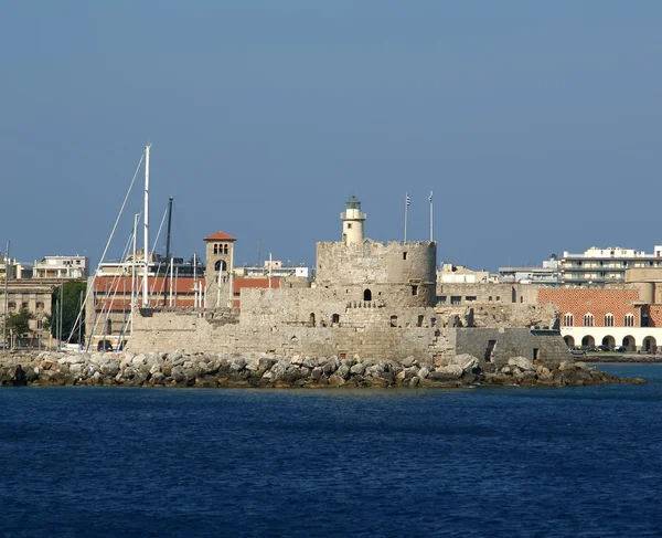 Weergave van de middeleeuwse stad Rhodos van de zee — Stockfoto