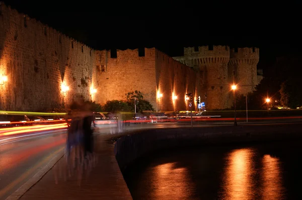 Medieval city walls in Rhodes town (night), Greece — Stock Photo, Image