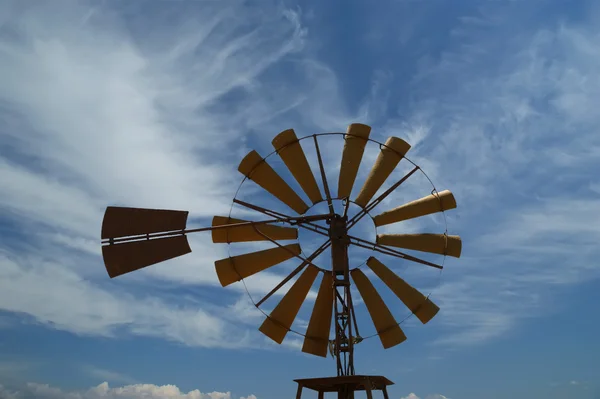 Old ranch windmill — Stock Photo, Image