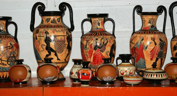 Ceramics souvenir shop, traditional Greek vases — Stock Photo, Image