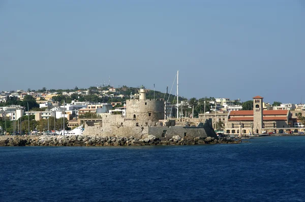 Widok na średniowieczne miasto Rodos z morza — Zdjęcie stockowe