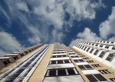 Modern konut yüksek doğmak bina