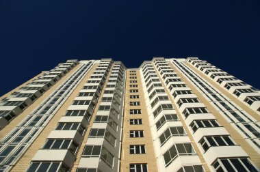 Modern konut yüksek doğmak bina