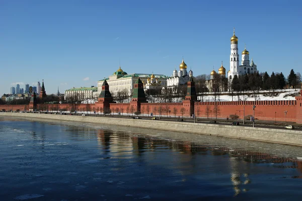 Moskevský Kreml na slunný zimní den, Rusko — Stock fotografie