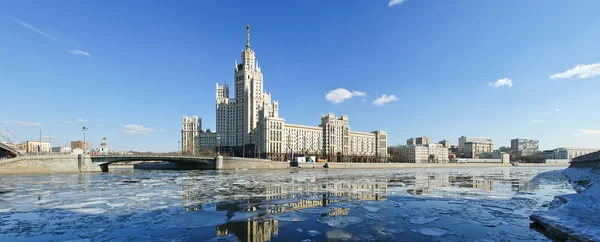 Nábřeží kotelnicheskaya budova, Moskva, Rusko — Stock fotografie