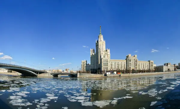 Kotelnicheskaya nasyp budynku, Moskwa, Federacja Rosyjska — Zdjęcie stockowe