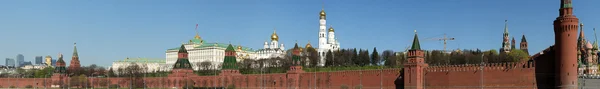 Moscú Kremlin en un día soleado (panorama), Rusia — Foto de Stock