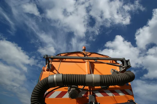 Close-up van een straat schoonmaken vrachtwagen — Stockfoto