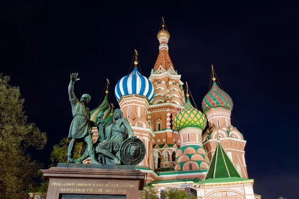 Basilikum-Kathedrale in der Nacht, Moskau, Russland — Stockfoto