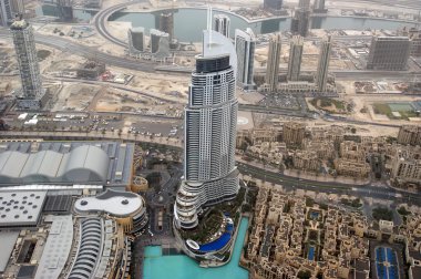 Dubai, Birleşik Arap Emirlikleri. Uluslararası Dubai Kongre ve Sergi Sarayı yükseklikten havadan görünümü
