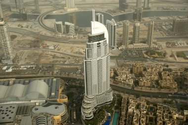 Dubai, Birleşik Arap Emirlikleri. Uluslararası Dubai Kongre ve Sergi Sarayı yükseklikten havadan görünümü