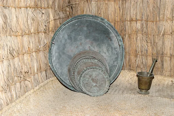 Antyczne naczynia Beduinów, Muzeum, Zjednoczone Emiraty Arabskie, Dubaj Zjednoczone Emiraty Arabskie — Zdjęcie stockowe