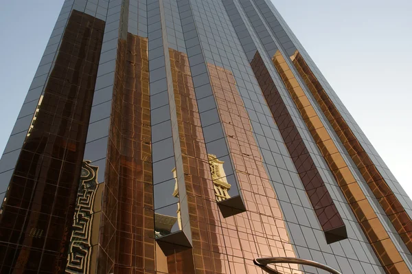 现代的摩天大楼，谢赫扎耶德路，迪拜，阿拉伯联合酋长国 — 图库照片