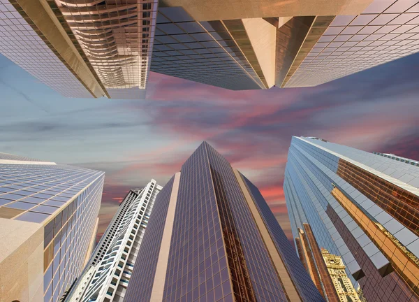 Rascacielos modernos, camino Sheikh zayed, Dubai, Emiratos Árabes Unidos — Foto de Stock