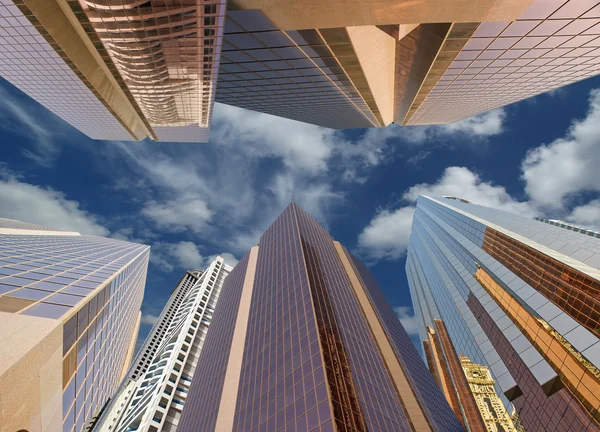 Rascacielos modernos, camino Sheikh zayed, Dubai, Emiratos Árabes Unidos — Foto de Stock