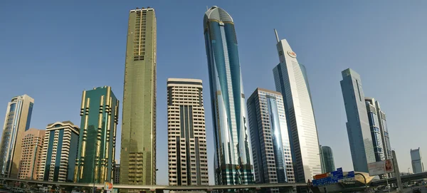 Nowoczesne wieżowce, sheikh zayed road, dubai, Zjednoczone Emiraty Arabskie — Zdjęcie stockowe