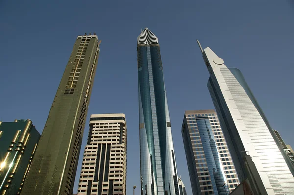Rascacielos modernos, camino Sheikh zayed, Dubai, Emiratos Árabes Unidos —  Fotos de Stock