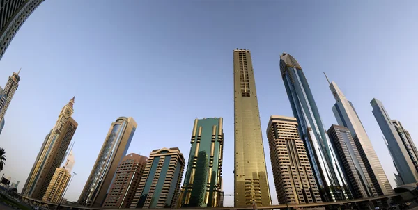 Nowoczesne wieżowce, sheikh zayed road, dubai, Zjednoczone Emiraty Arabskie — Zdjęcie stockowe