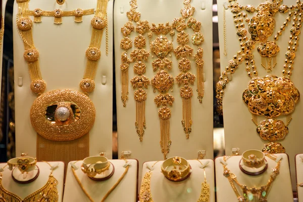 Gold jewelry for sale in the market, Deira, Dubai — Stock Photo, Image