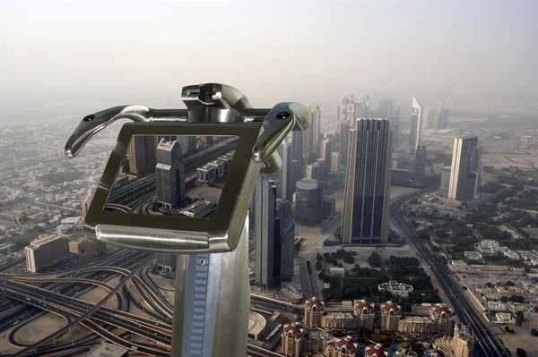 Távcső viewer és a légi felvétel a magasság, a burj khalifa. Dubai, Egyesült Arab Emírségek. — Stock Fotó