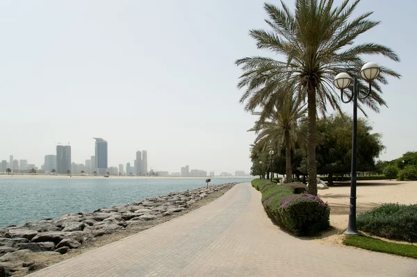 Nasyp na Zatokę Omańską. Al Mamzar i do parku. Dubai — Zdjęcie stockowe