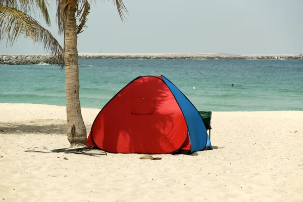 Mamzar Beach em Dubai, Emirados Árabes Unidos . — Fotografia de Stock