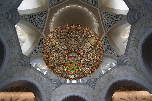 Αμπού Ντάμπι sheikh zayed λευκό τζαμί στα Ηνωμένα Αραβικά Εμιράτα — Φωτογραφία Αρχείου