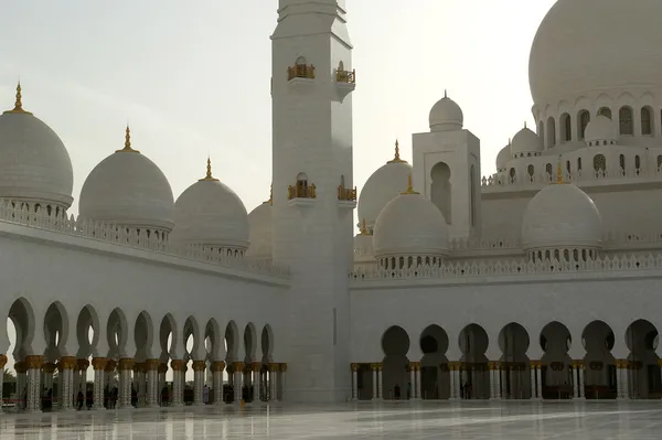 Abu Dhabi Sheikh Zayed Mesquita Branca nos Emirados Árabes Unidos — Fotografia de Stock