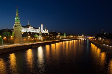 gece görünümü Moskova Nehri ve kremlin, Rusya, Moskova