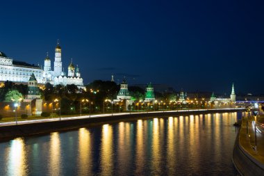 gece görünümü Moskova Nehri ve kremlin, Rusya, Moskova