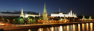 gece görünümü Moskova Nehri ve kremlin, Rusya, Moskova