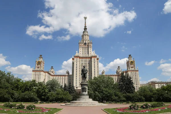 Lomonosov Universidad Estatal de Moscú, edificio principal, Rusia — Foto de Stock