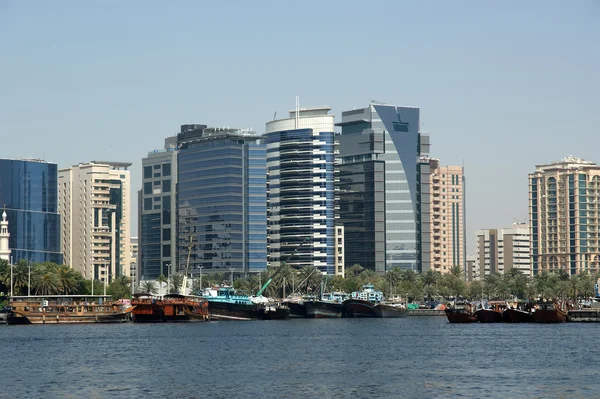 Kijk op de kade van dubai, uae (Verenigde Arabische Emiraten) — Stockfoto