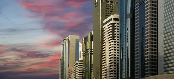 Modern gökdelenler, sheikh zayed road, dubai — Stok fotoğraf